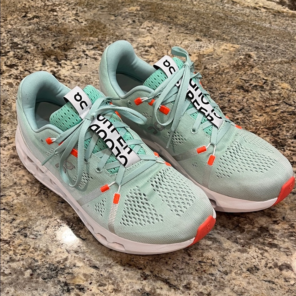 On Running Cloudsurfer Women's Athletic Shoes in Mint and Coral size 9.5